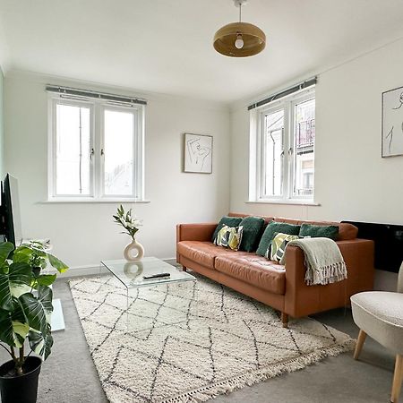 Luxury 2 Bedroom City Centre Apartment - Secure Parking - Amazing Location! Кэнтербари Экстерьер фото
