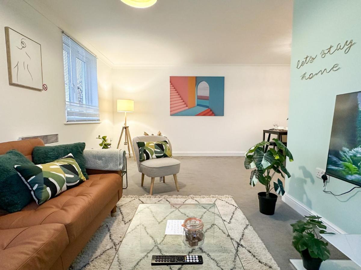 Luxury 2 Bedroom City Centre Apartment - Secure Parking - Amazing Location! Кэнтербари Экстерьер фото