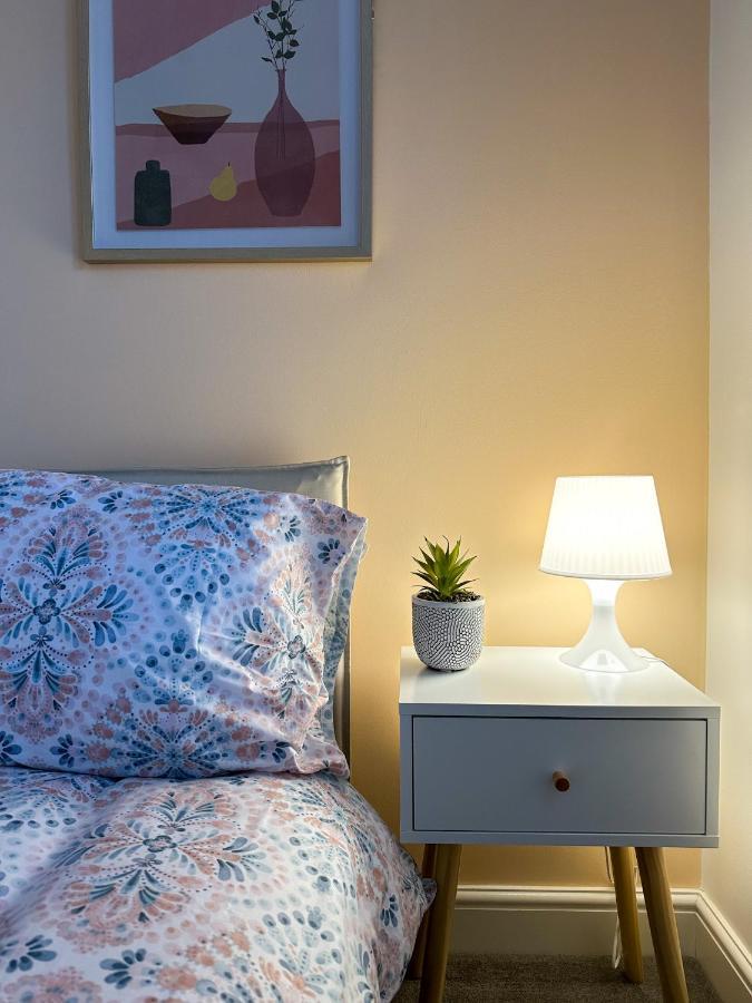 Luxury 2 Bedroom City Centre Apartment - Secure Parking - Amazing Location! Кэнтербари Экстерьер фото