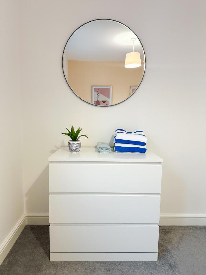 Luxury 2 Bedroom City Centre Apartment - Secure Parking - Amazing Location! Кэнтербари Экстерьер фото
