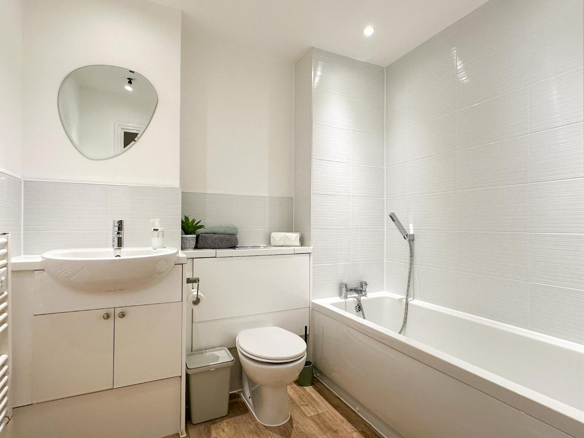 Luxury 2 Bedroom City Centre Apartment - Secure Parking - Amazing Location! Кэнтербари Экстерьер фото